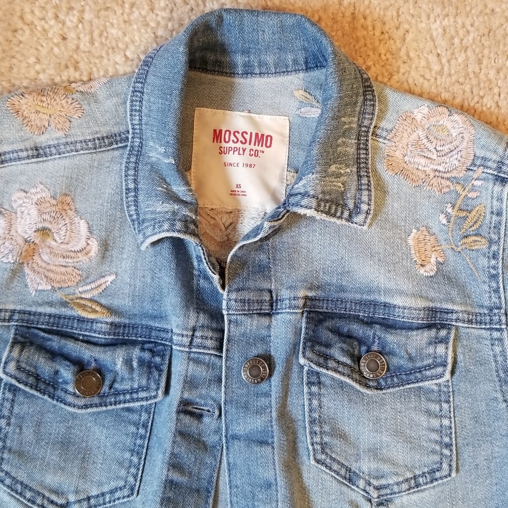 Mossimo Embroidered cropped denim jacket